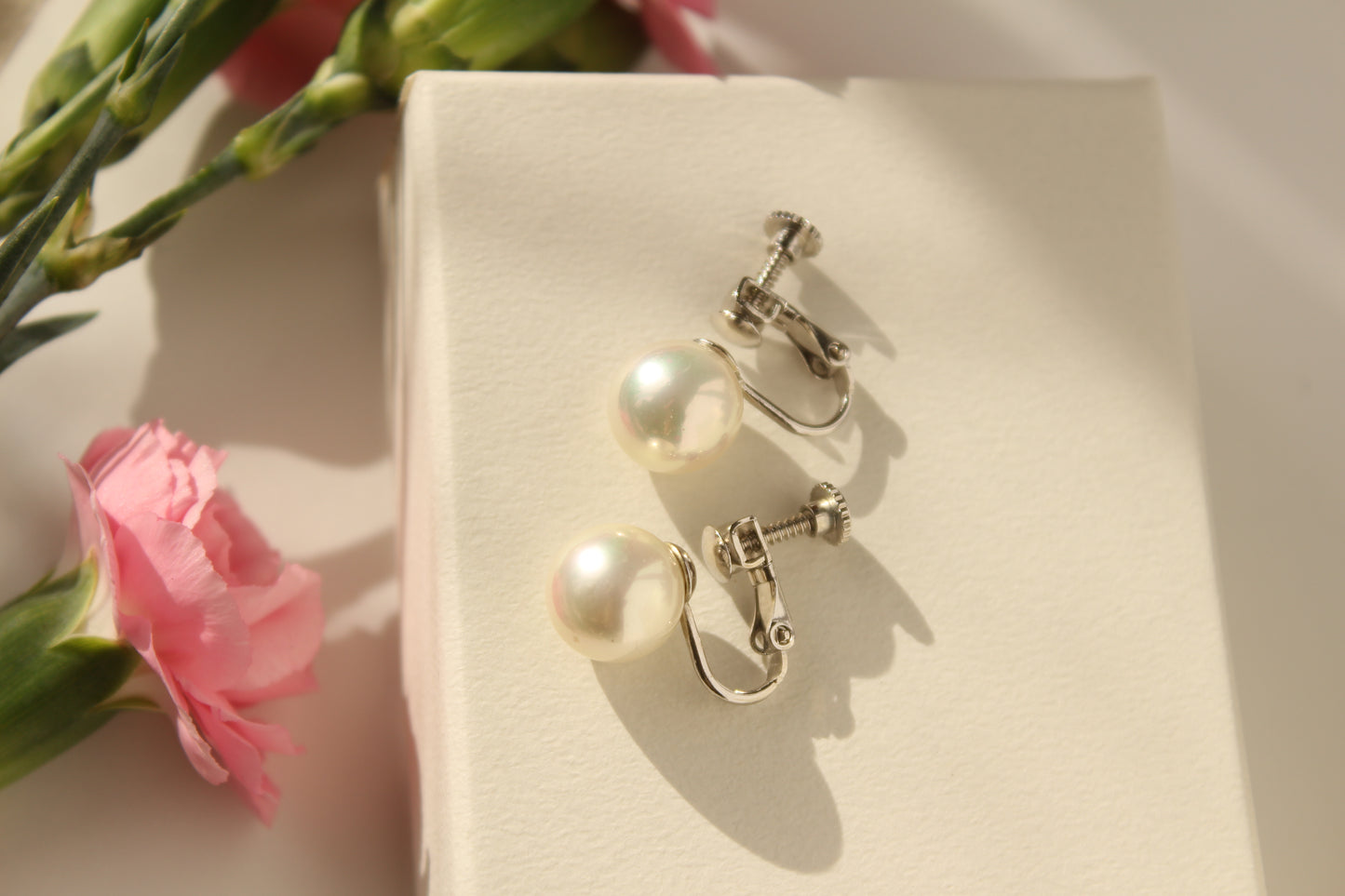 Ear clip-ons|Pearl Silver Toned