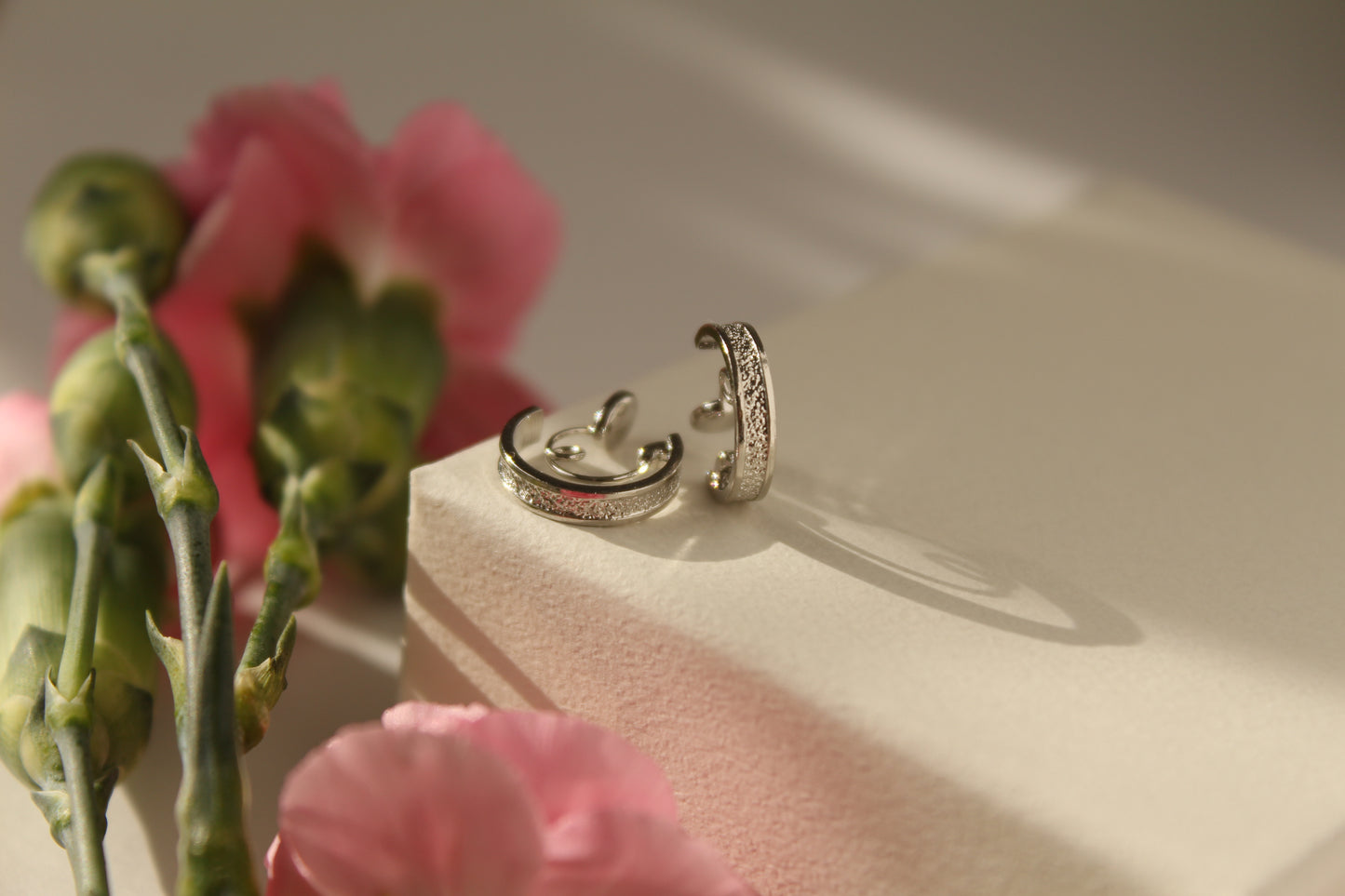 Loop-fit ear clip-on|Small Matte Silver