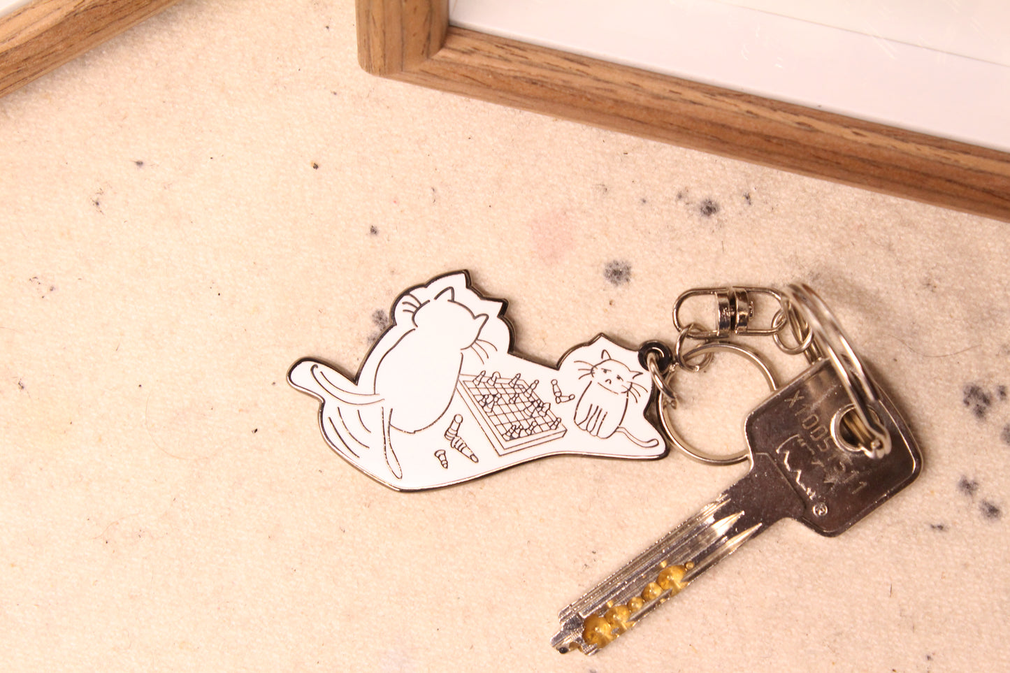 Enamel key chain | Cute cats playing chess