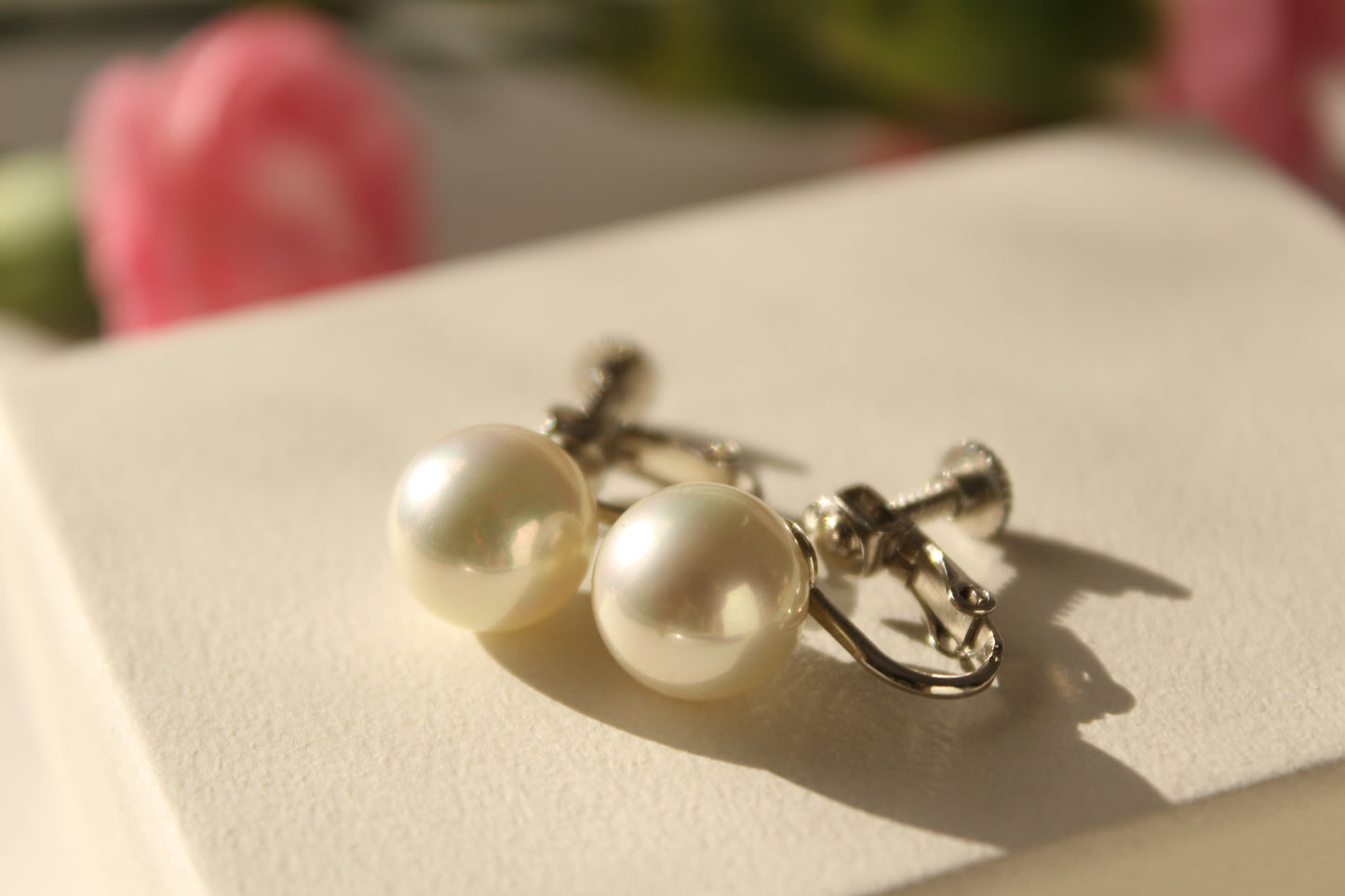 Ear clip-ons|Pearl Silver Toned