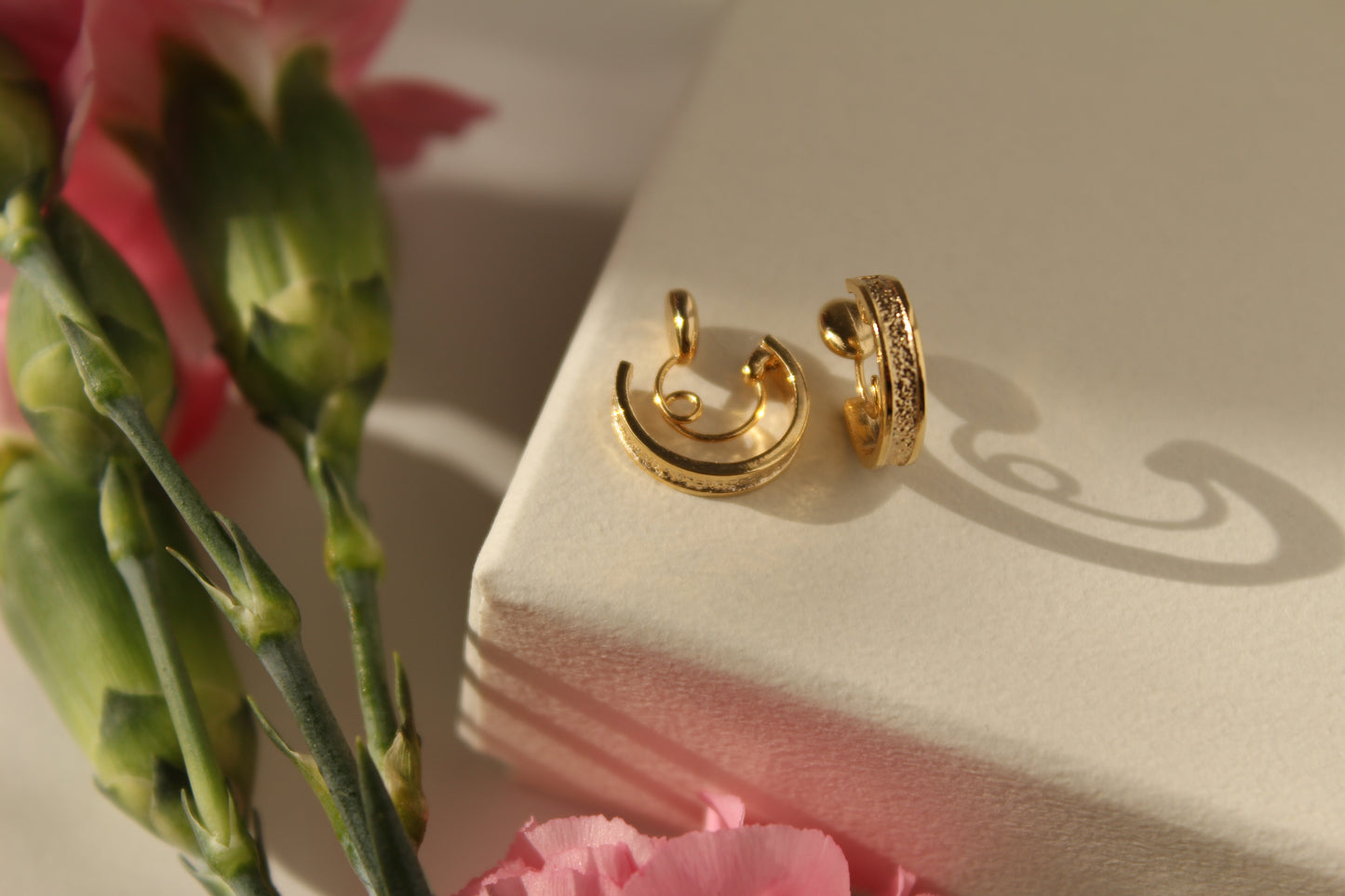 Loop-fit ear clip-on|Small Matte Gold